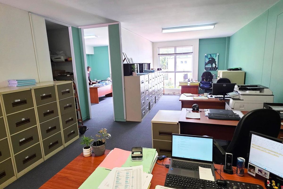Tenanted First Floor Office in Westlake - Photo 3