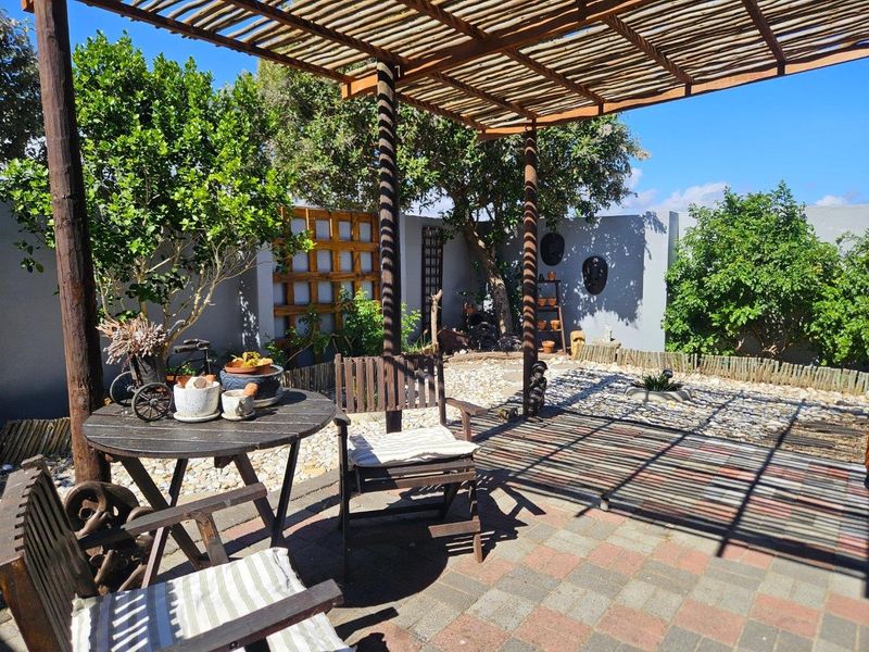 Coastal Charm: Modern 3-Bedroom Home in Pearly Beach - Photo 5