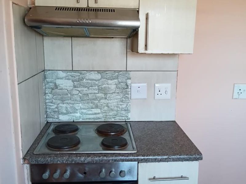 Montclair Gem: 2-Bed Home + 4 Flats! Secure & Convenient! - Photo 4