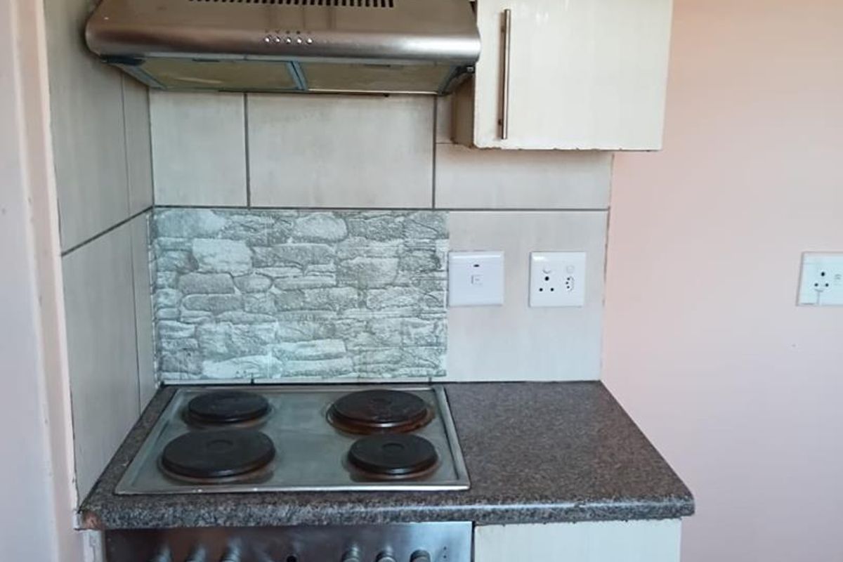 Montclair Gem: 2-Bed Home + 4 Flats! Secure & Convenient! - Photo 4