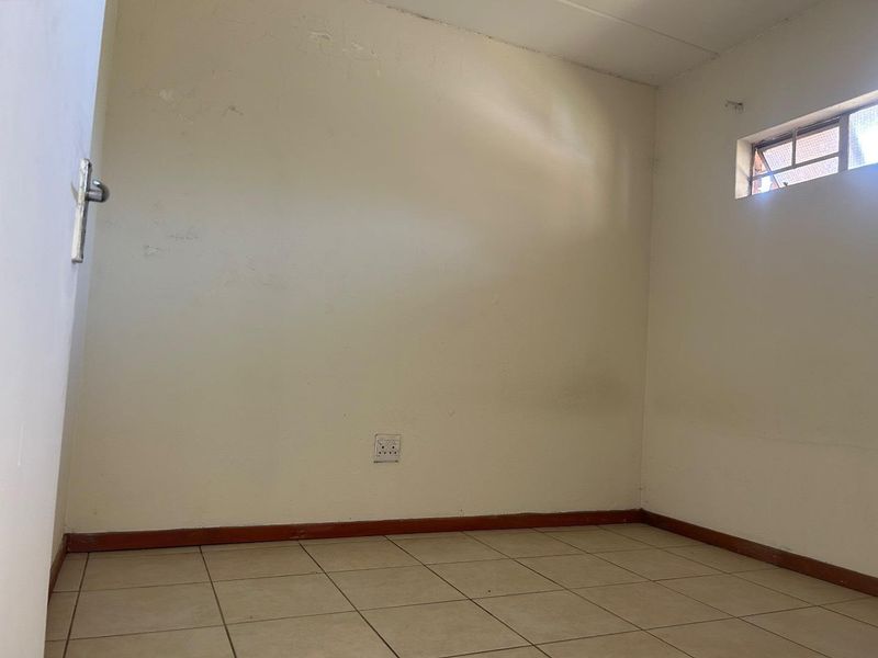 2 Bedroom Apartment in Lotus gardens - Photo 8