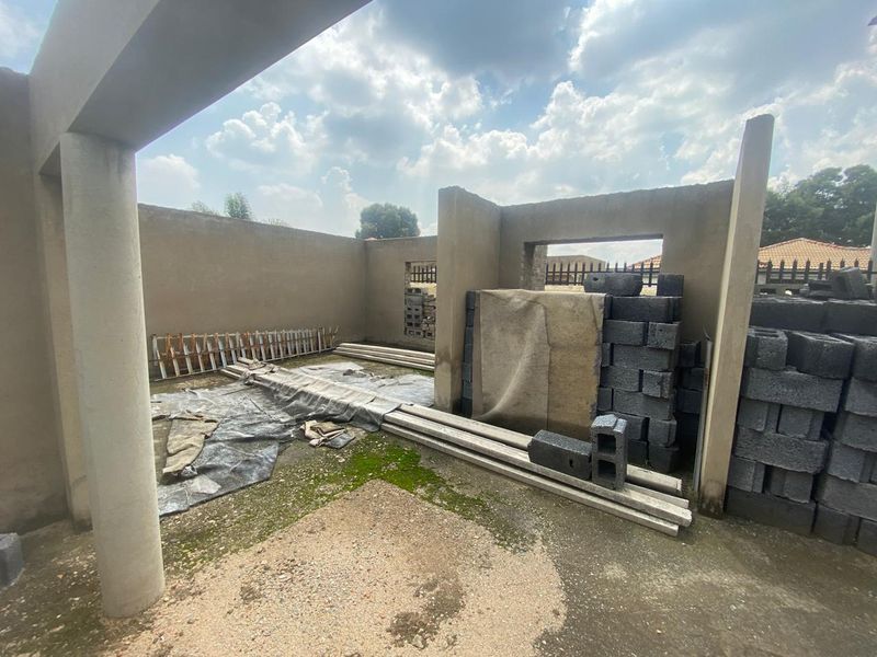 House In Katlehong Not To Be Missed - Photo 9