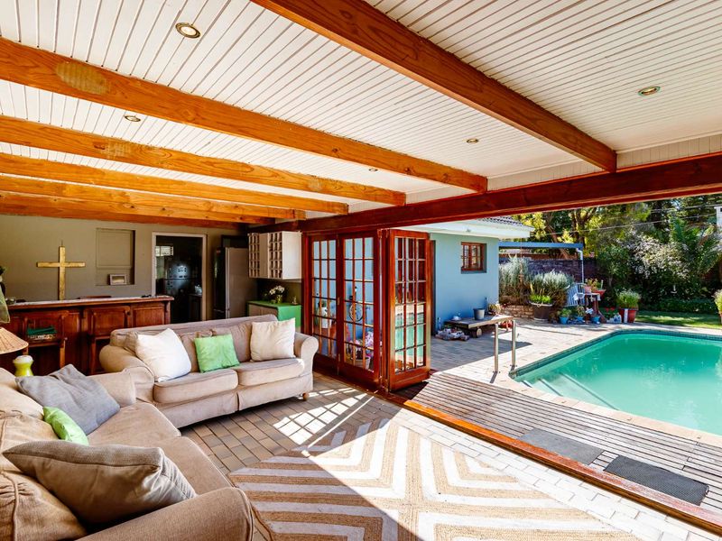 Elegant Family Estate with Pool, Indoor Braai & Off-Grid Living in Kirkwood - Photo 3