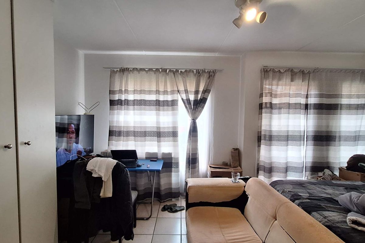 Bachelor Apartment in Richmond - Photo 4
