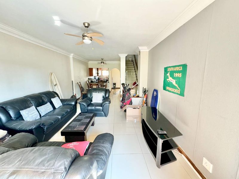 Hendra Estates - Stunning Furnished Triplex Unit For Rent In Umhlanga Rocks! - Photo 8