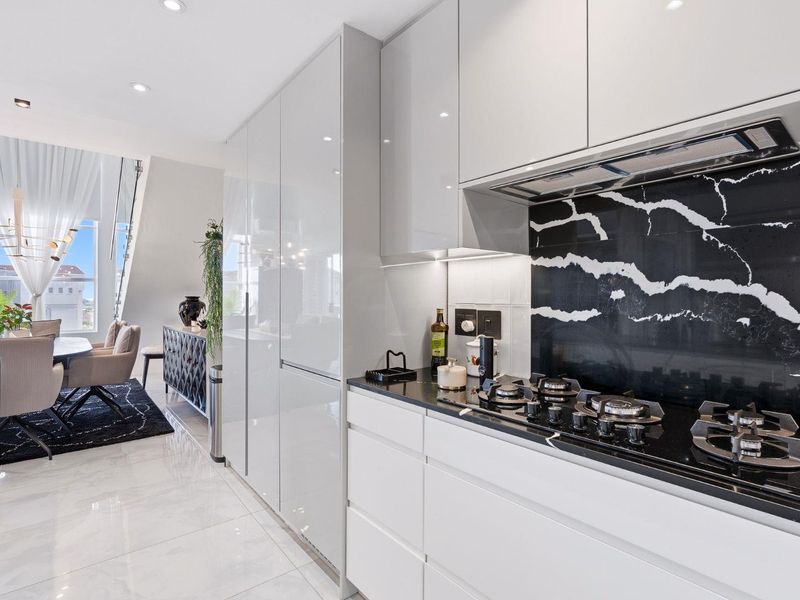 Newly renovated penthouse is a dream home - Photo 8