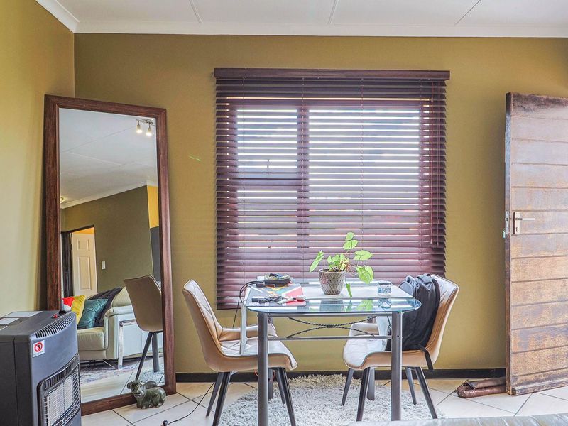 Modern 2-Bedroom Apartment in Secure Estate - Photo 8