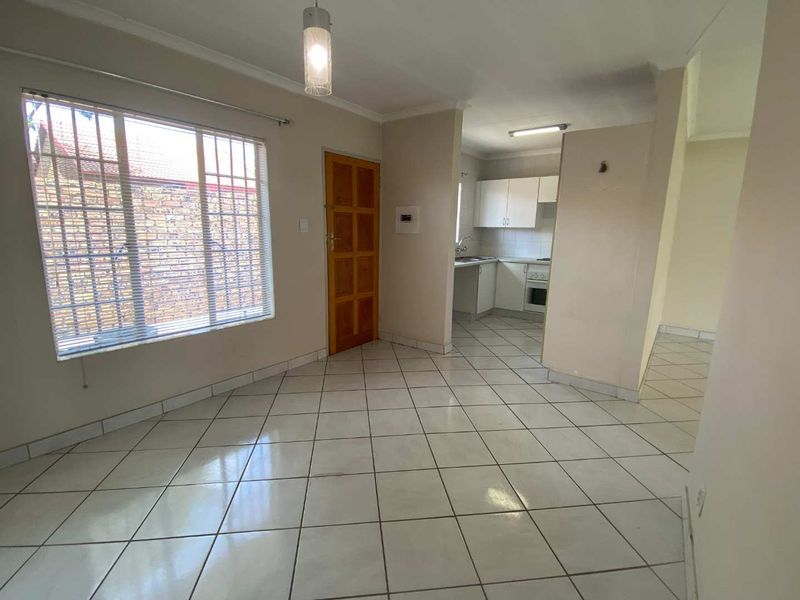 2 Bedroom Townhouse in Rooihuiskraal North. - Photo 10