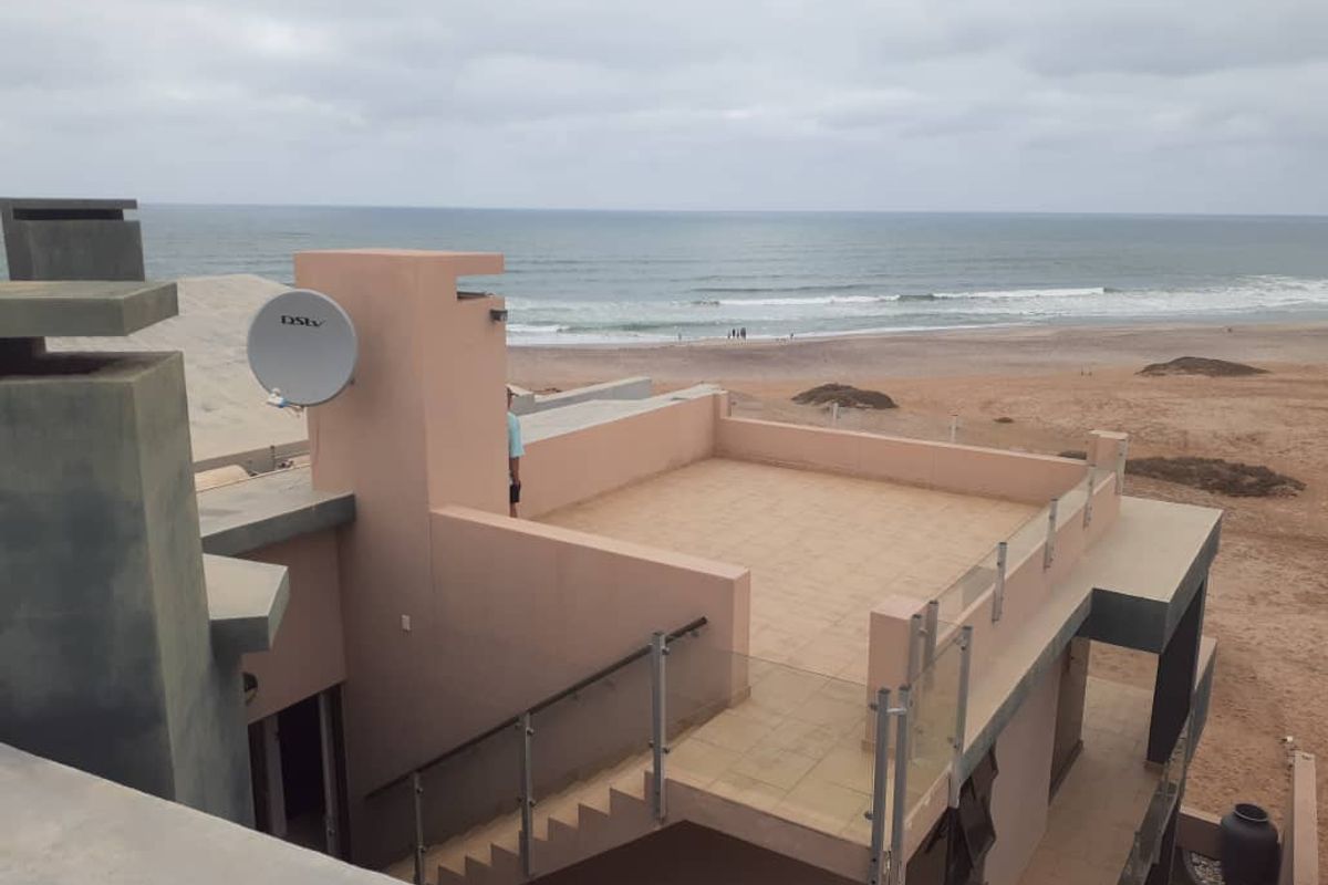 Gorgeous Seafront House for Sale in Henties Bay - South Dune – Namibia - Photo 5