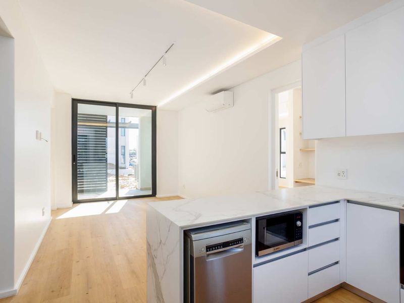 Modern Three-Bedroom Ground Floor Apartment in Val de Vie Vivante Village at Val de Vie Estate - Photo 3