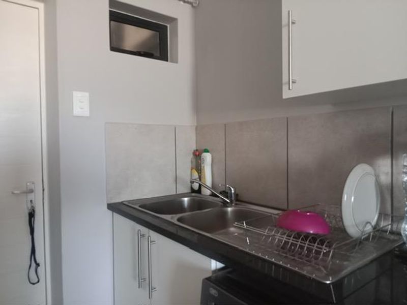 Cranes@Riverside - R 585 000, 2 Beds, 1 Bath - Photo 7