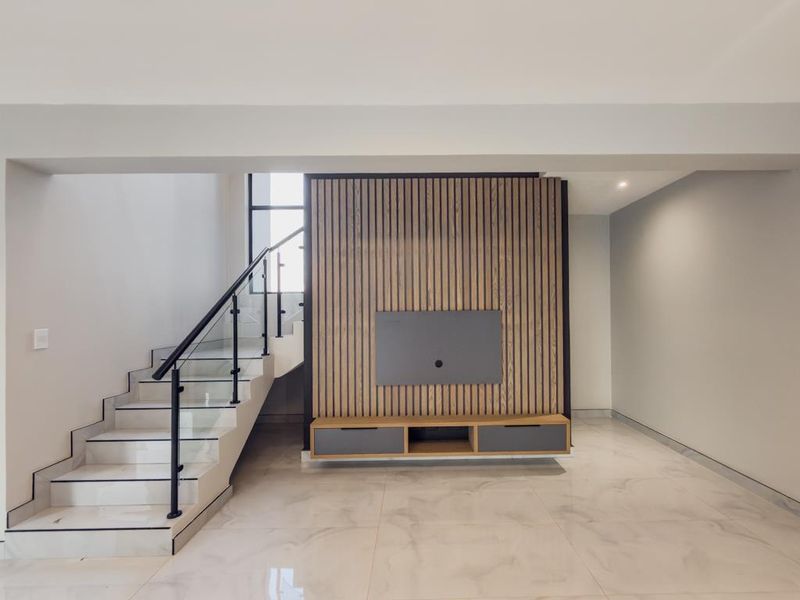 Luxury Indoor-Outdoor Living Designed for Entertaining whole family - Photo 7