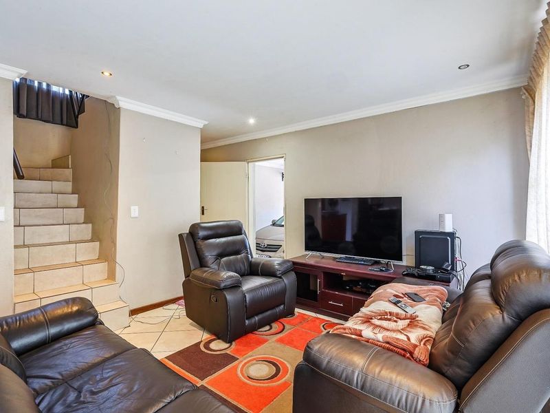 **Charming Fixer-Upper in Equestria!** - Photo 5