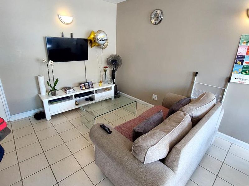 Furnished 1-Bedroom Apartment To Rent in Cape Town City Bowl - Photo 3
