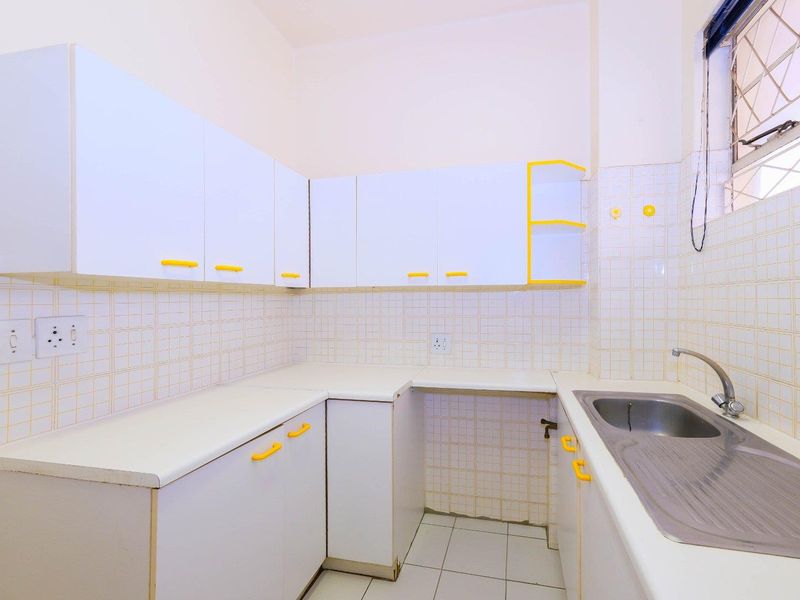 Time to sell! Serious seller relocating! - Photo 5