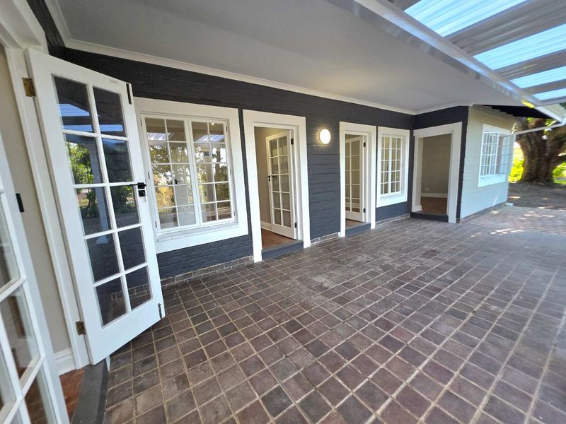 Fully Renovated, Modern Home in Exclusive Complex of only 3 Units, in the Heart of Kloof! - Photo 4