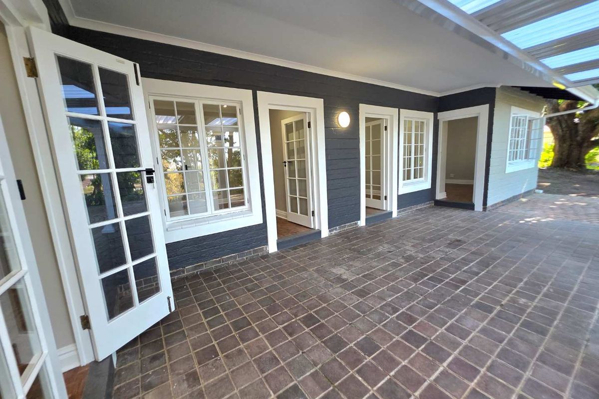 Fully Renovated, Modern Home in Exclusive Complex of only 3 Units, in the Heart of Kloof! - Photo 4