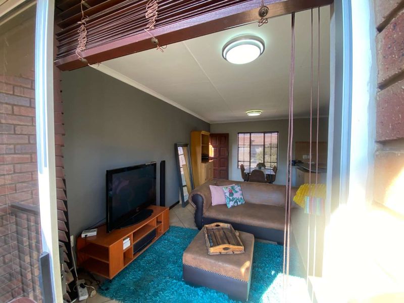 2 Bedroom Apartment / Flat in Eco Park Estate, Centurion. - Photo 10