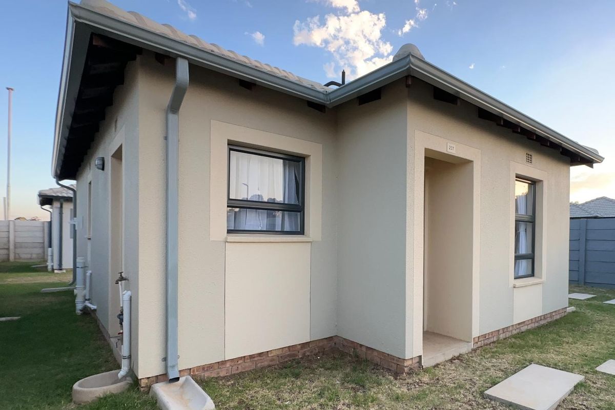 Tanganani Development  - Brand New! R 725 450 3 beds 1 bath - Photo 2