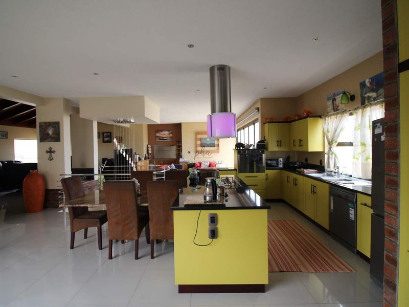 5 Bedroom family home for sale - Swakopmund (Vogelstrand) - Photo 4