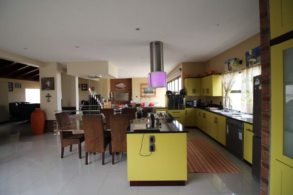 5 Bedroom family home for sale - Swakopmund (Vogelstrand) - Photo 4