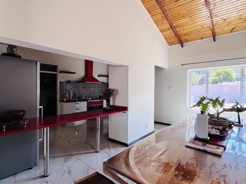 BEAUTIFUL 4 BEDROOM HOME FOR SALE IN SOUGHT-AFTER EROS |N$ 4,950,000 (excluding costs) - Photo 8