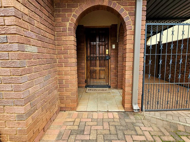 Immaculate Family Home with Entertainment Paradise in Annlin – Move-In Ready! - Photo 4