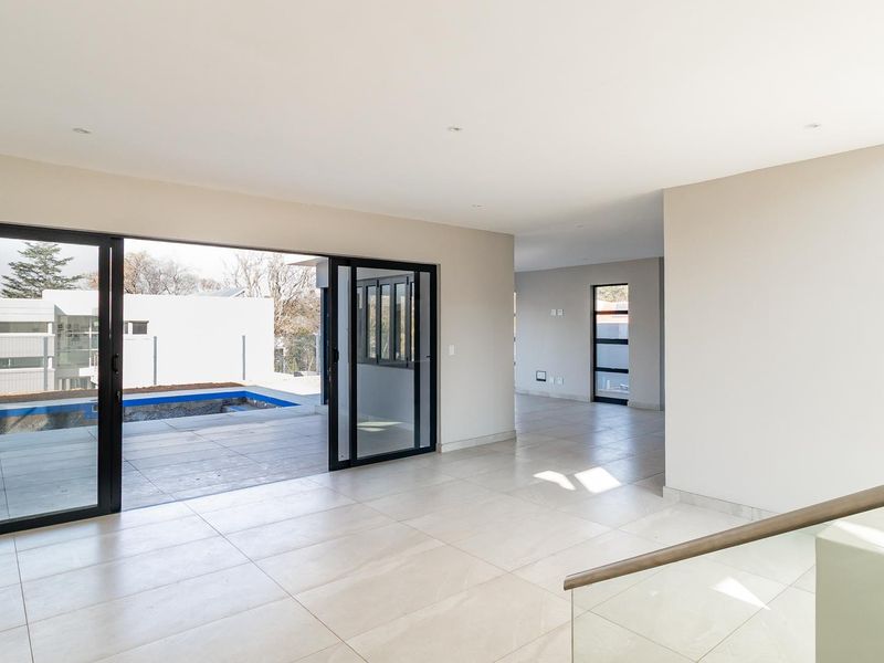 An Exceptional Opportunity in Bryanston – A Bespoke 5-Bedroom Luxury Residence in an Exclusive Enclave of Just Four Homes - Photo 3
