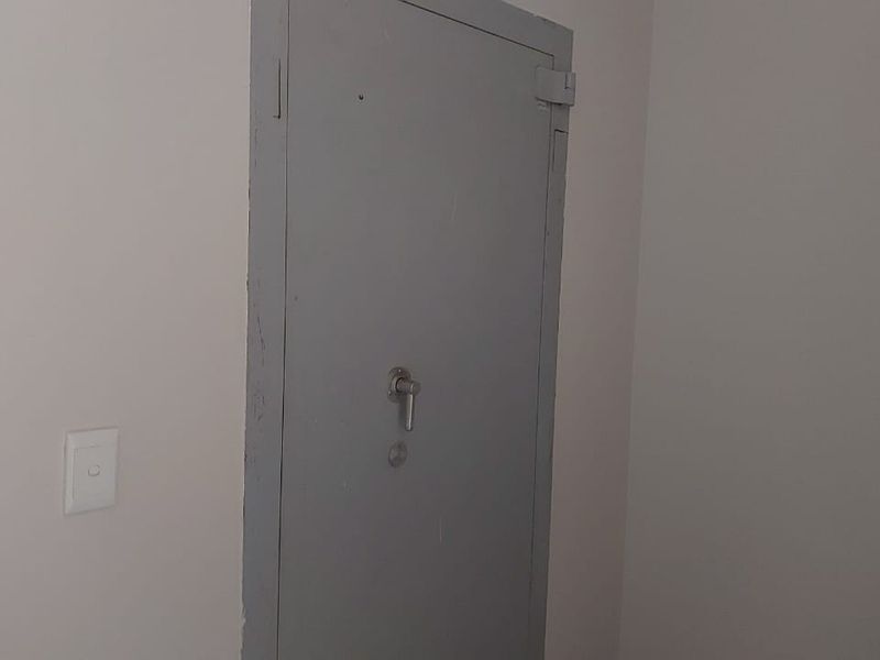 Mixed-Use Commercial Building for Lease - Photo 3