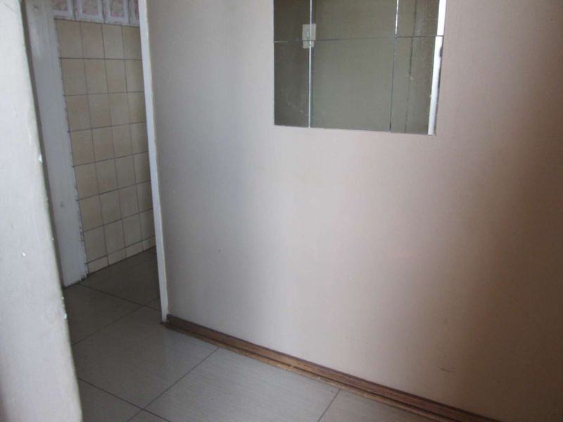 A BEAUTIFUL , NEAT AND CLEAN [2] TWO BEDROOMS APARTMENT FOR SALE IN PRETORIA WEST [ BARGAIN ] - Photo 5