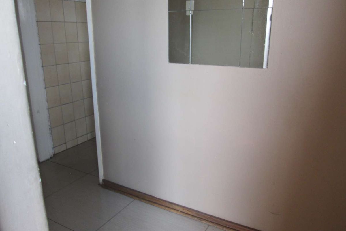 A BEAUTIFUL , NEAT AND CLEAN [2] TWO BEDROOMS APARTMENT FOR SALE IN PRETORIA WEST [ BARGAIN ] - Photo 5