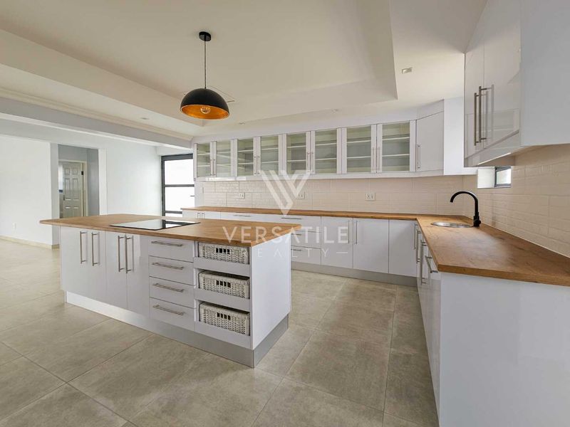 Brand New Modern Home in Mile 4, Swakopmund - Photo 4