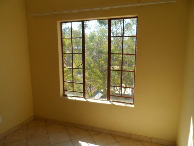 2 BEDROOM FLAT TO RENT IN CAPITAL PARK - Photo 7