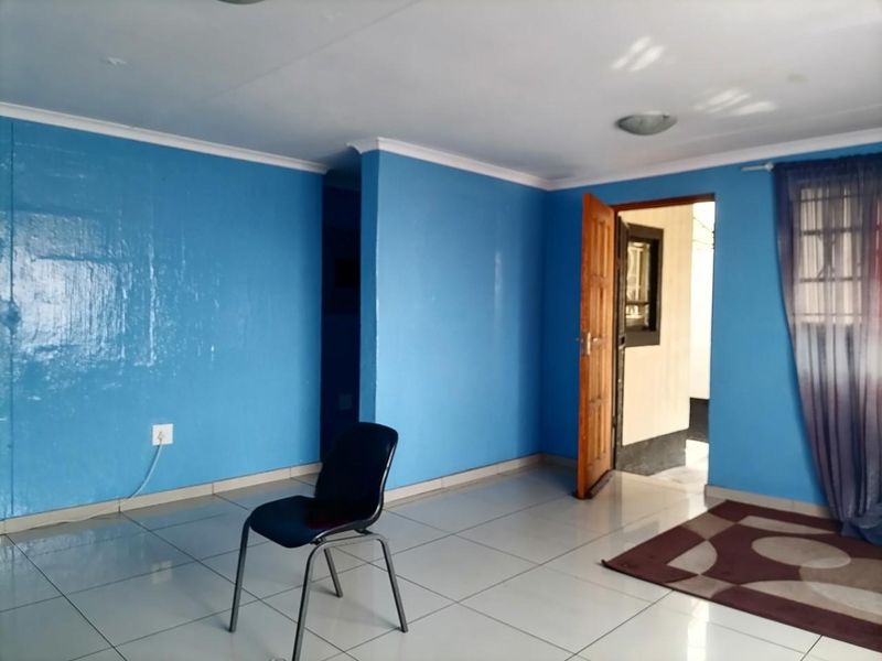 2 Bedroom House for Sale in Westbery - Photo 8