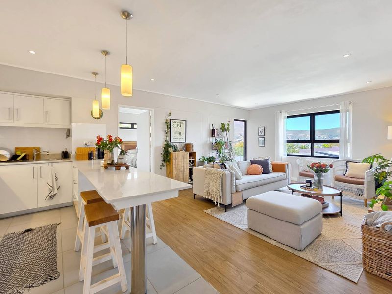 Beautiful Sunny Apartment with Iconic Mountain Views - Photo 5