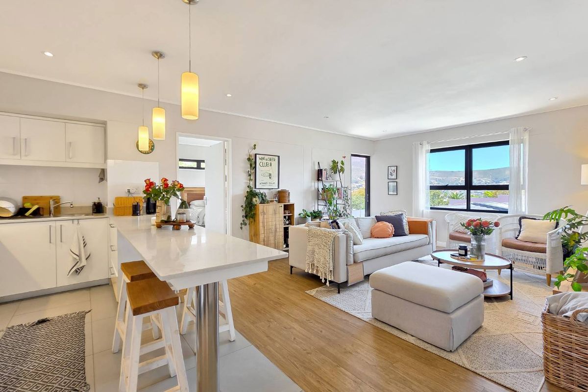 Beautiful Sunny Apartment with Iconic Mountain Views - Photo 5