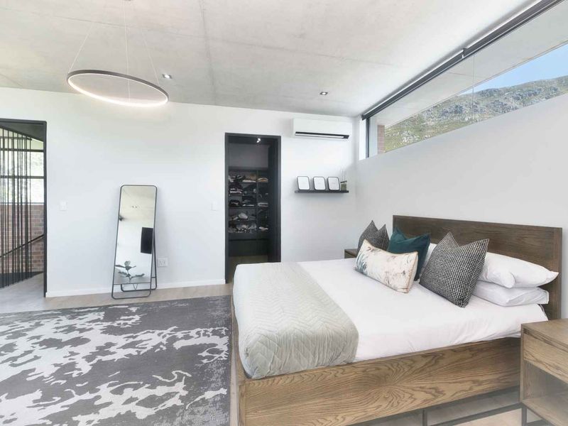 CONTEMPORARY RESIDENTIAL HOME - Photo 6