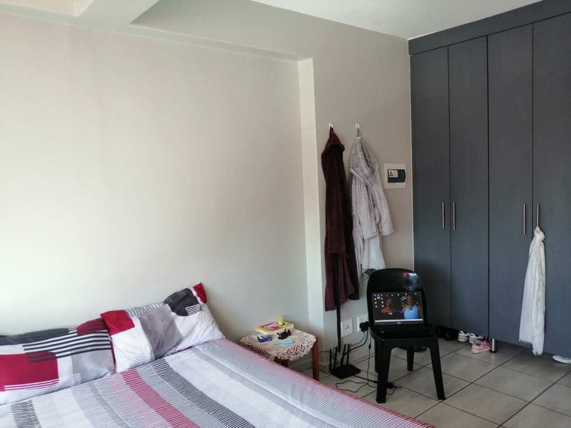 BACHELOR FLAT TO RENT - Photo 9