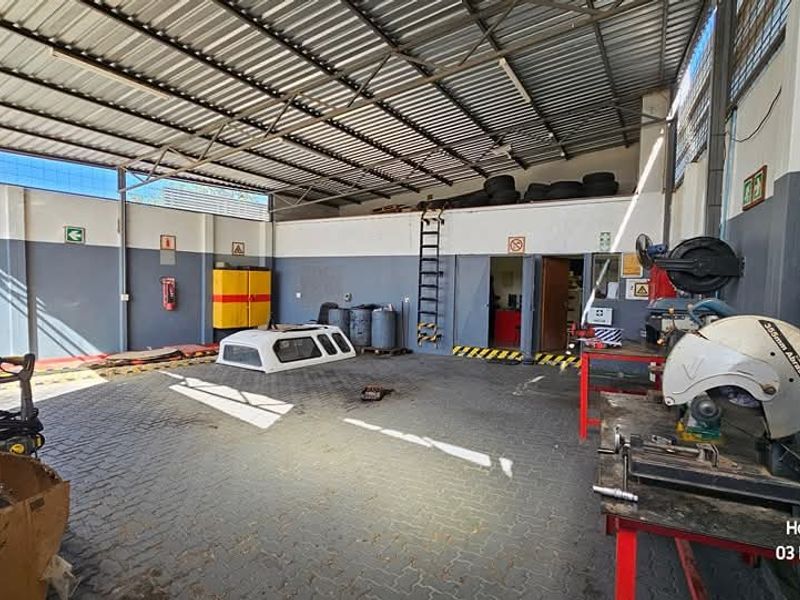 FOR SALE - WAREHOUSE - LAFRENZ INDUSTRIAL AREA - Photo 7
