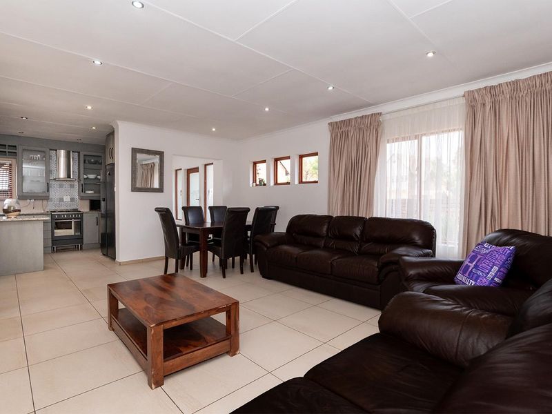 Lovely 3-bedroom facebrick home with a pool situated in a secure estate in Glen Marais - Photo 9