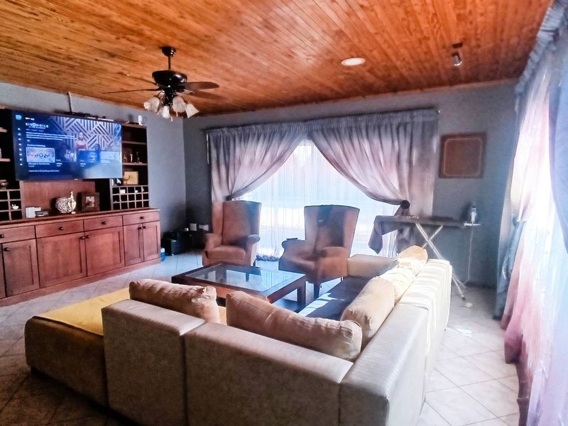 Spacious Suburban Gem:3-Bedroom Retreat with Pool and 3 Living Areas - Photo 8