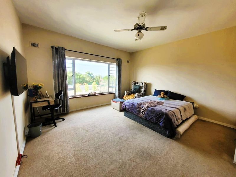 Double Volume Spacious Glenwood Home - Photo 9