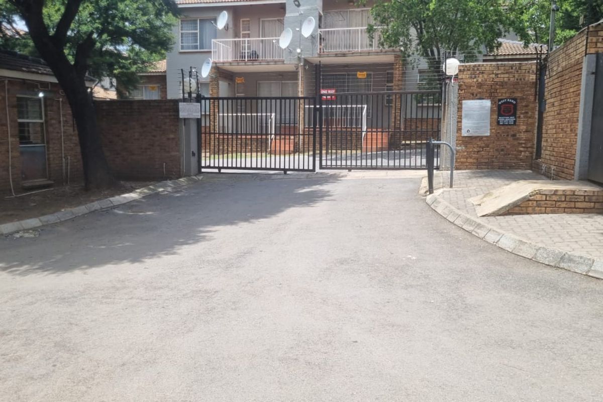 All costs included. The price you see is the price you pay!!!A perfect ground floor unit awaits you !!! - Photo 2