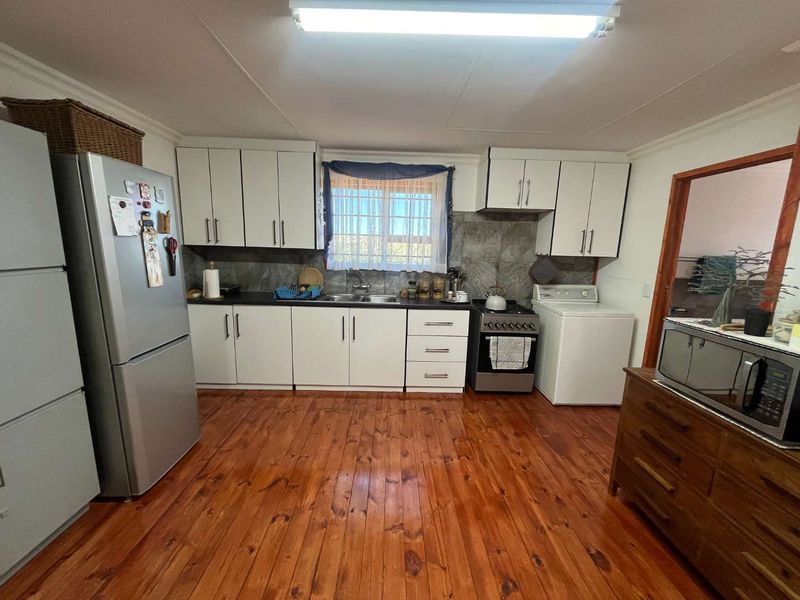 Beautiful 9.053 ha Smallholding with House & Cottage – Completely Off-Grid – Just Outside Upington - Photo 10