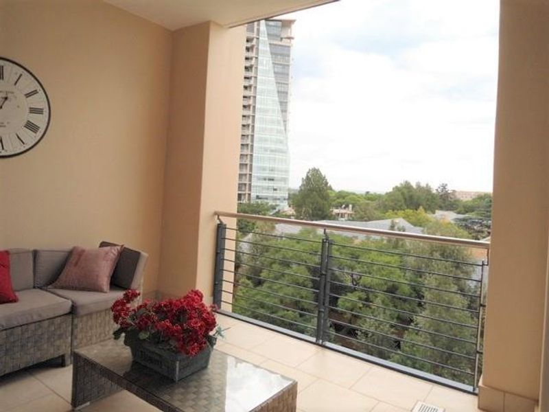 Lovely Furnished 2 Bedroom Apartment on The Emperor - Photo 7