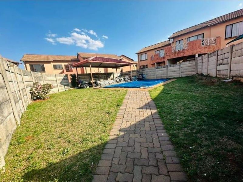 2 Bedroom Townhouse for Sale in Mondeor Johannesburg South - Photo 6
