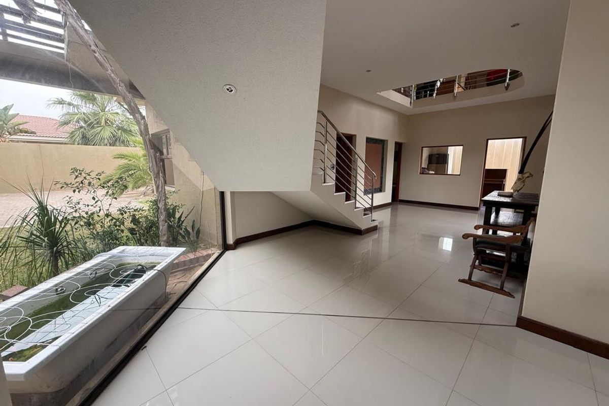 FOR SALE- 5 BEDROOM, DOUBLE-STOREY, SEA VIEW HOUSE IN VOGELSTRAND, SWAKOPMUND, NAMIBIA - Photo 5