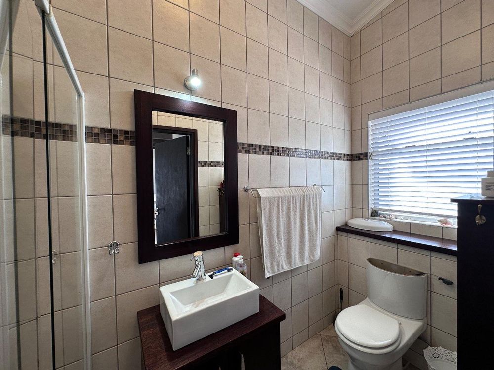 Flatlet 2 with own entrance, loft, kitchenette, ensuite bathroom and balcony.