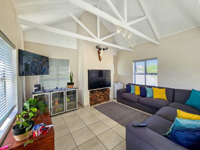 Modern family home for sale in Stilbaai-Wes. - Photo 9