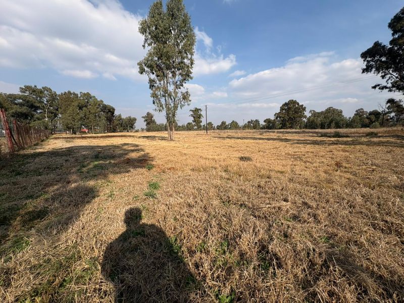 Versatile 2.4 ha Corner Stand of Agricultural Land Offering Space and Opportunity - Photo 7
